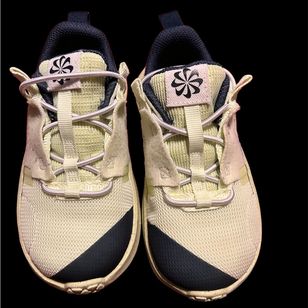 Toddler Nike shoes size 9c, used but in perfect conditions